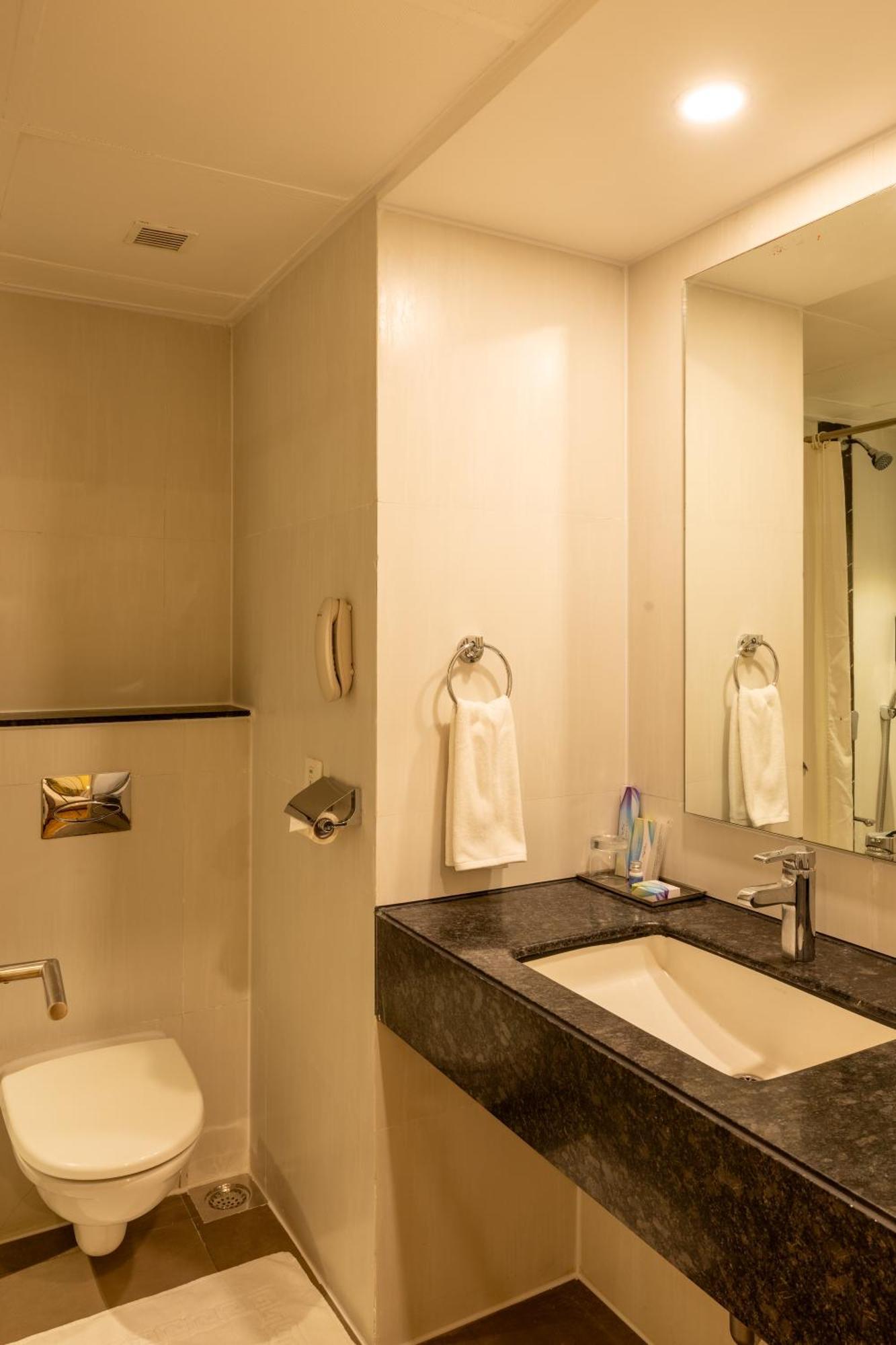 Hotel Kohinoor Elite Near Bkc Mumbai Exterior photo